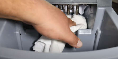Clean the Inside of the Ice Maker